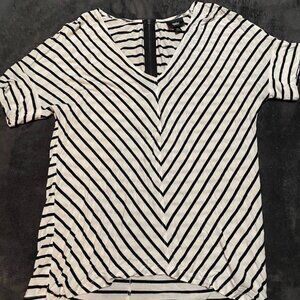 Women's Top Mossimo brand Size M Black & White in color Zippered back